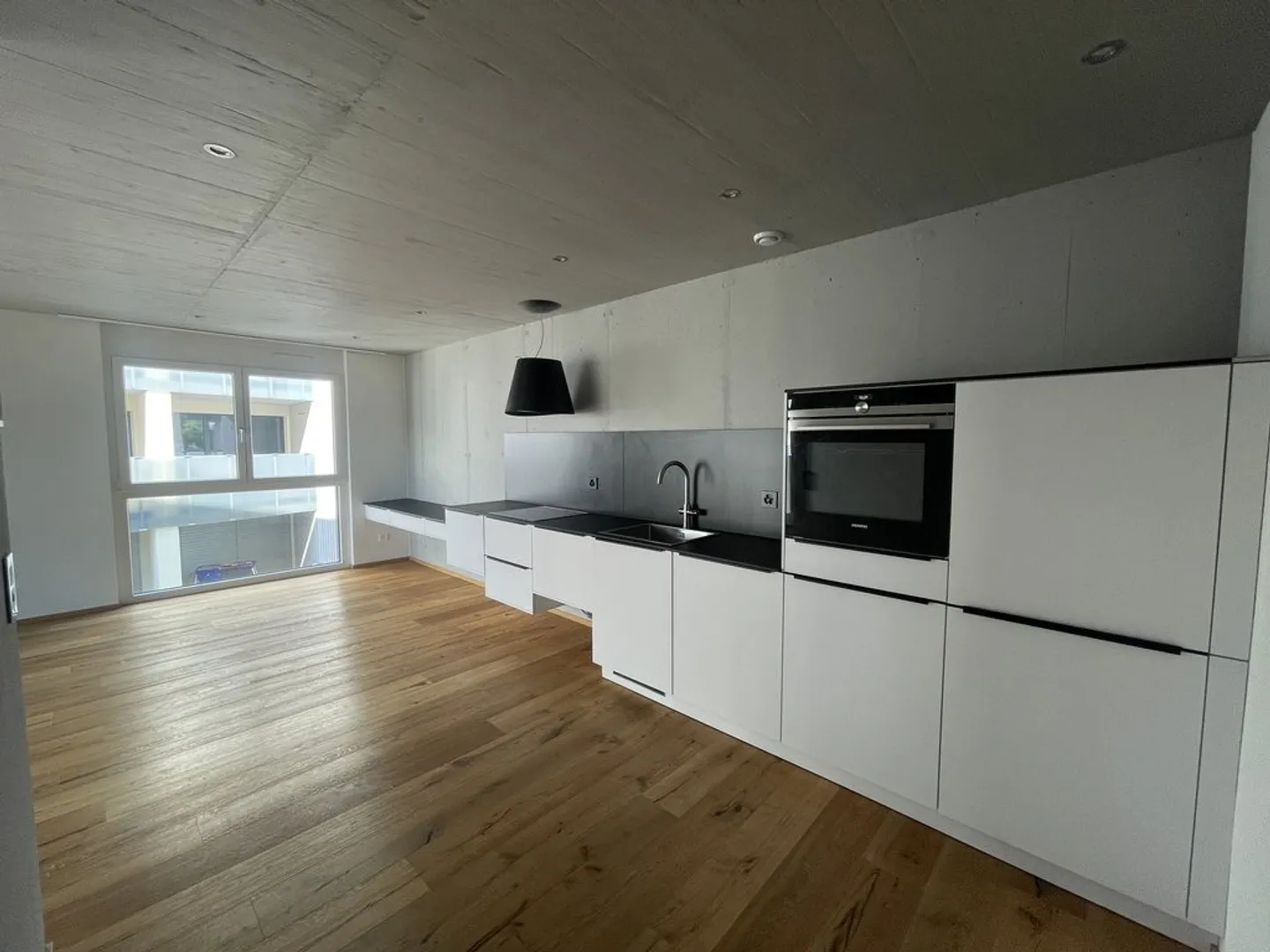 Modern 2.5-Room Apartment - Photo 3 of 9