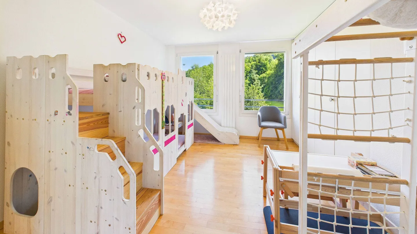 Wohnen über zwei Ebenen - Grosszügige Maisonette-Attikawohnung mit Weitsicht im Bezirk Baden - Foto 8 von 15