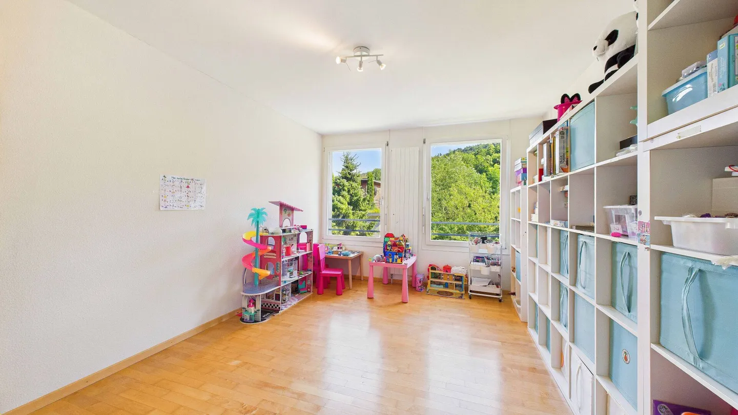 Wohnen über zwei Ebenen - Grosszügige Maisonette-Attikawohnung mit Weitsicht im Bezirk Baden - Foto 9 von 15