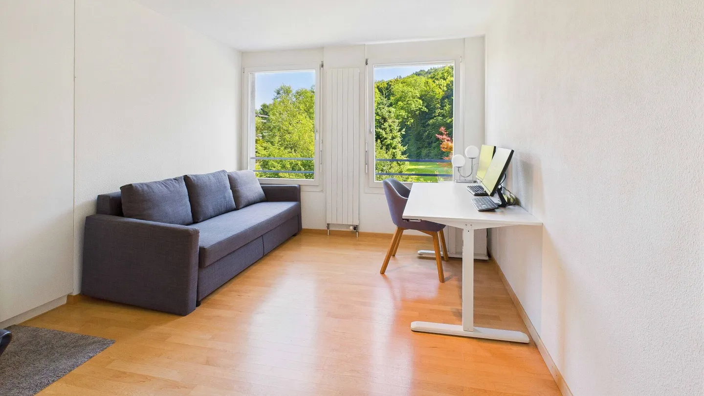 Wohnen über zwei Ebenen - Grosszügige Maisonette-Attikawohnung mit Weitsicht im Bezirk Baden - Foto 10 von 15