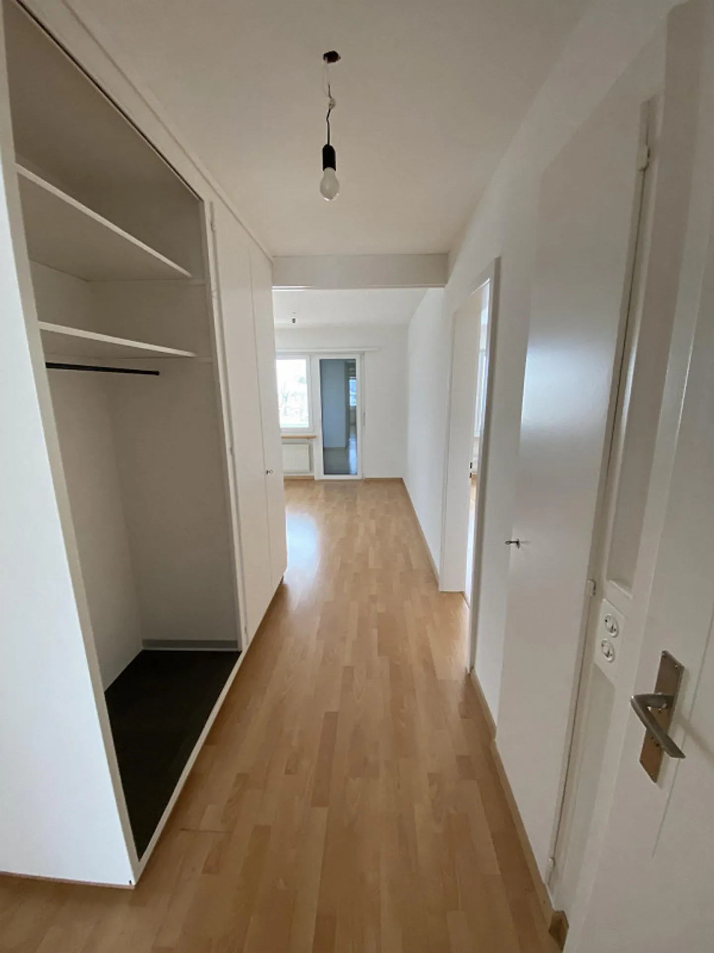 Frisch renovierte 4.5 Zimmerwohnung mit Balkon zu vermieten - Foto 12 von 16