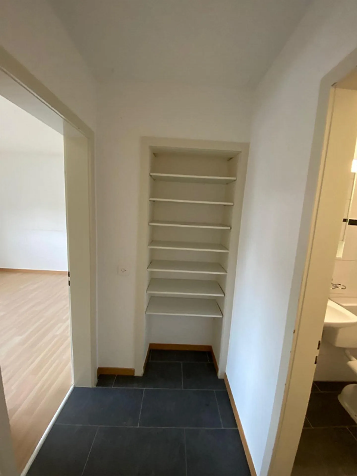 Frisch renovierte 4.5 Zimmerwohnung mit Balkon zu vermieten - Foto 14 von 16