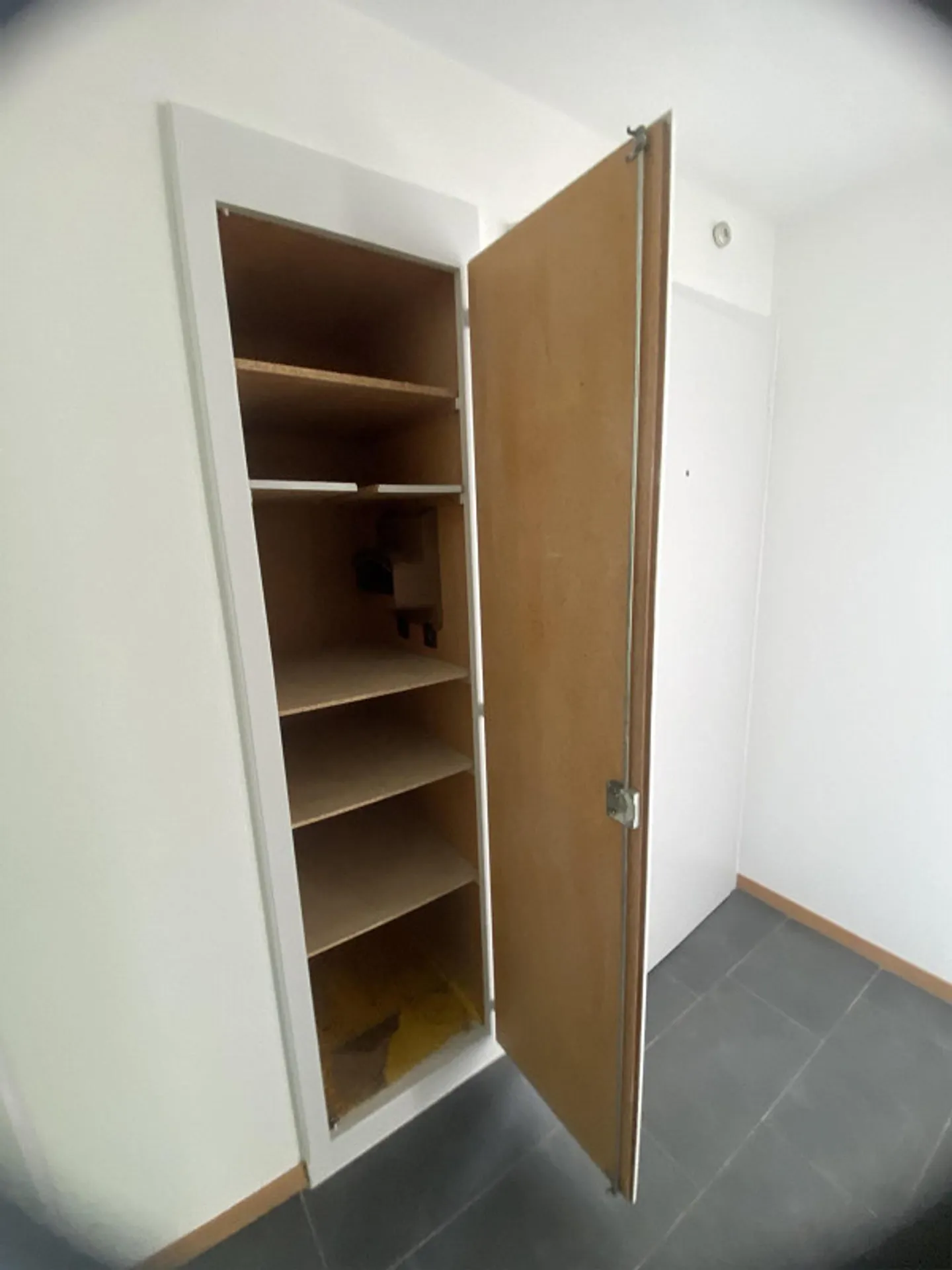 Frisch renovierte 4.5 Zimmerwohnung mit Balkon zu vermieten - Foto 13 von 16