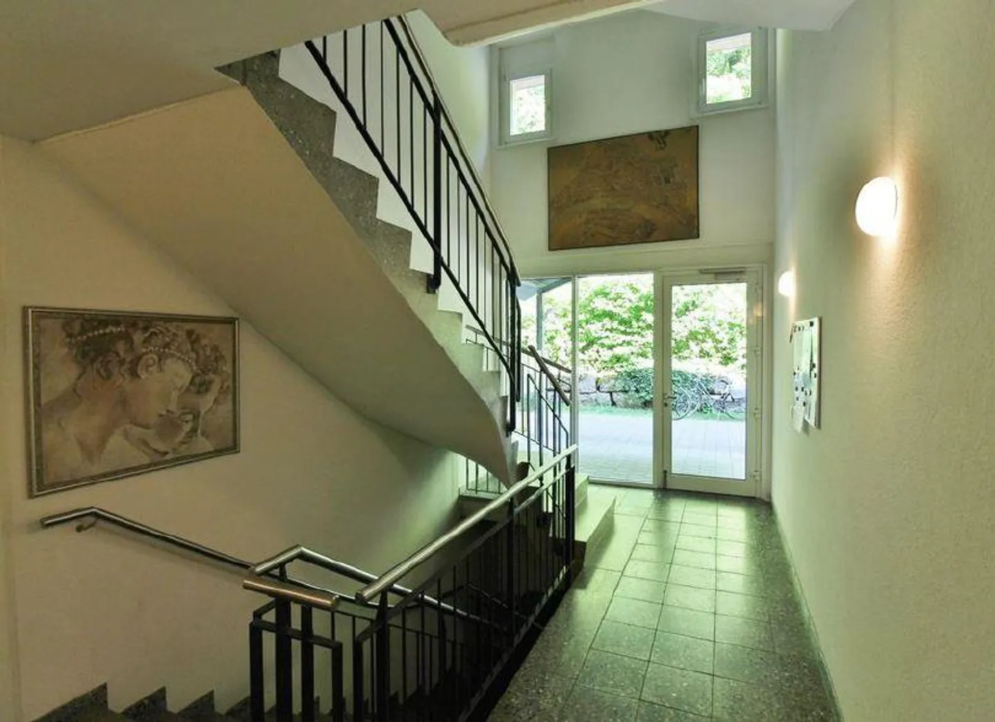 Tranquillo appartamento con giardino ad angolo di 4.5 locali con giardino d'inverno - Foto 5 di 16