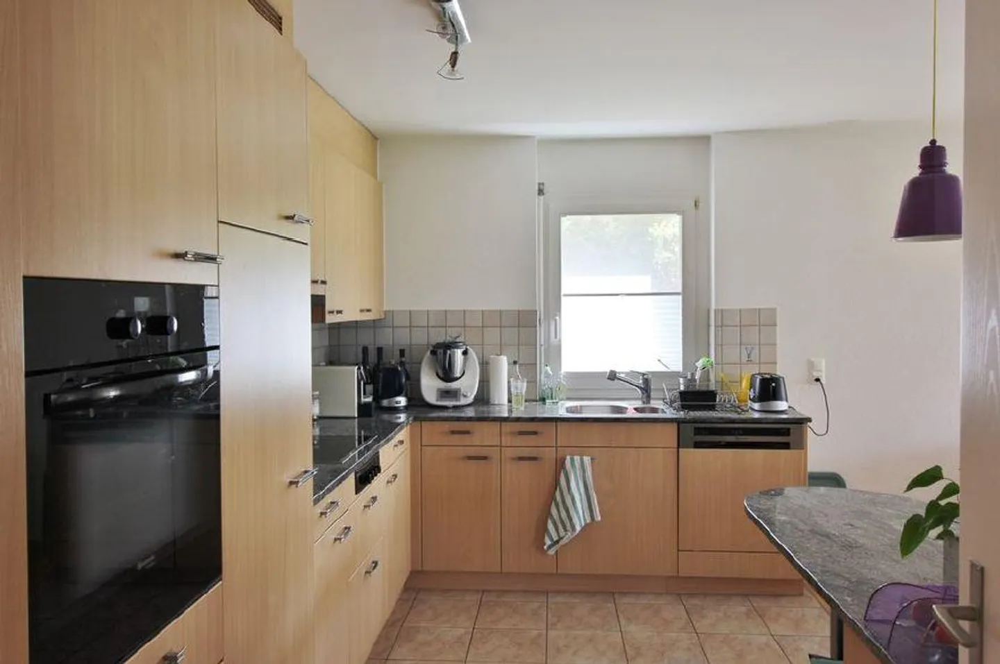 Tranquillo appartamento con giardino ad angolo di 4.5 locali con giardino d'inverno - Foto 7 di 16