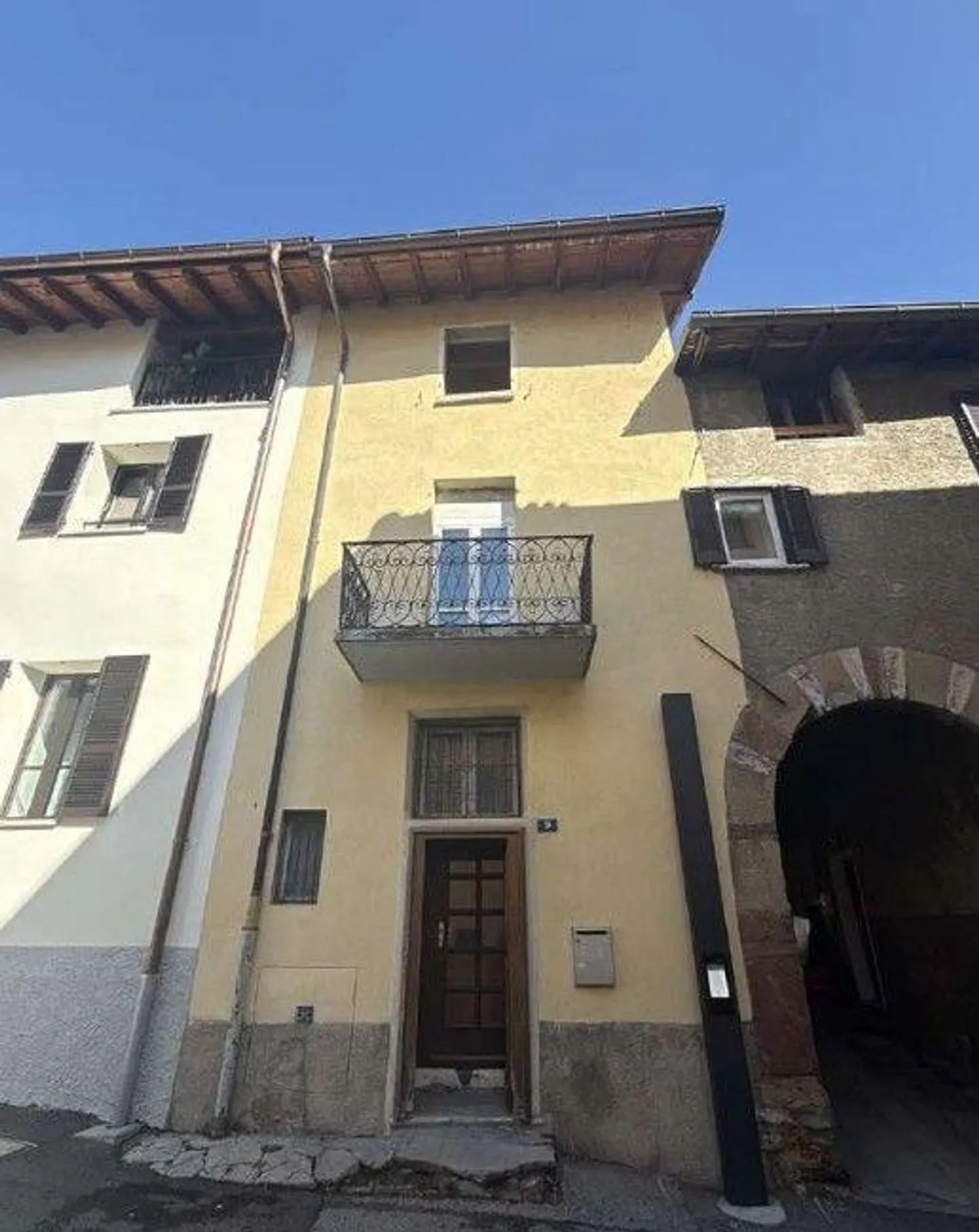 Single house for sale - Photo 1 of 13