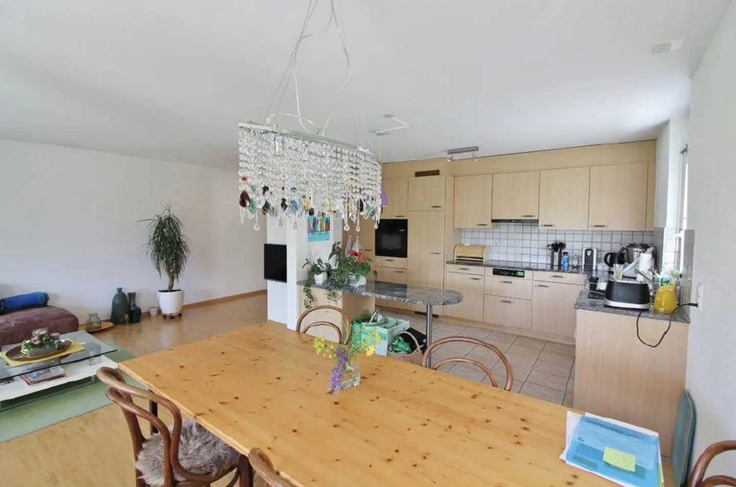 Tranquillo appartamento con giardino ad angolo di 4.5 locali con giardino d'inverno - Foto 8 di 16