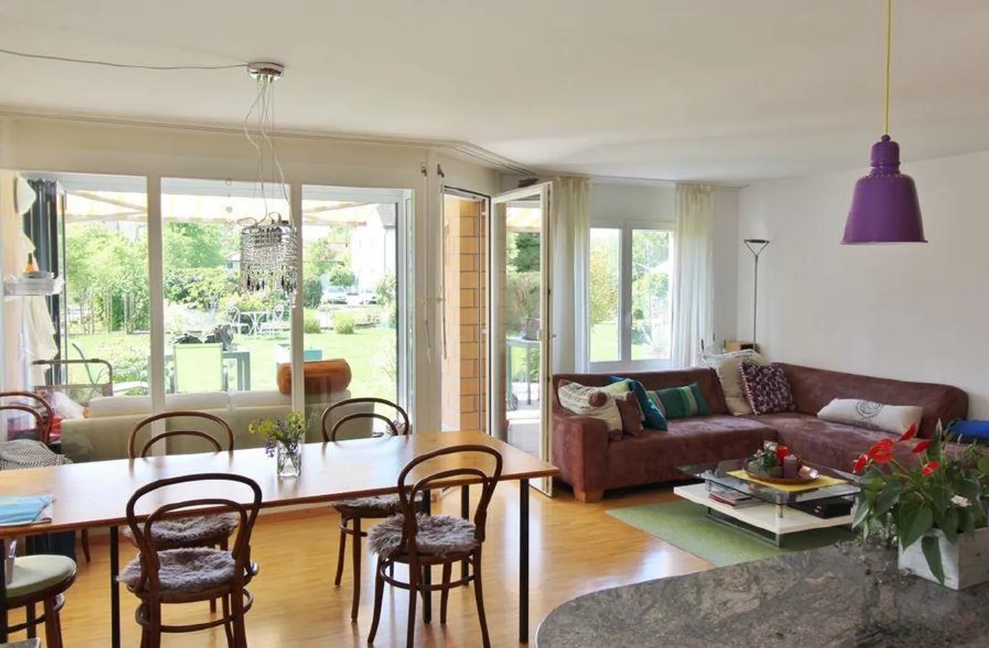 Tranquillo appartamento con giardino ad angolo di 4.5 locali con giardino d'inverno - Foto 9 di 16