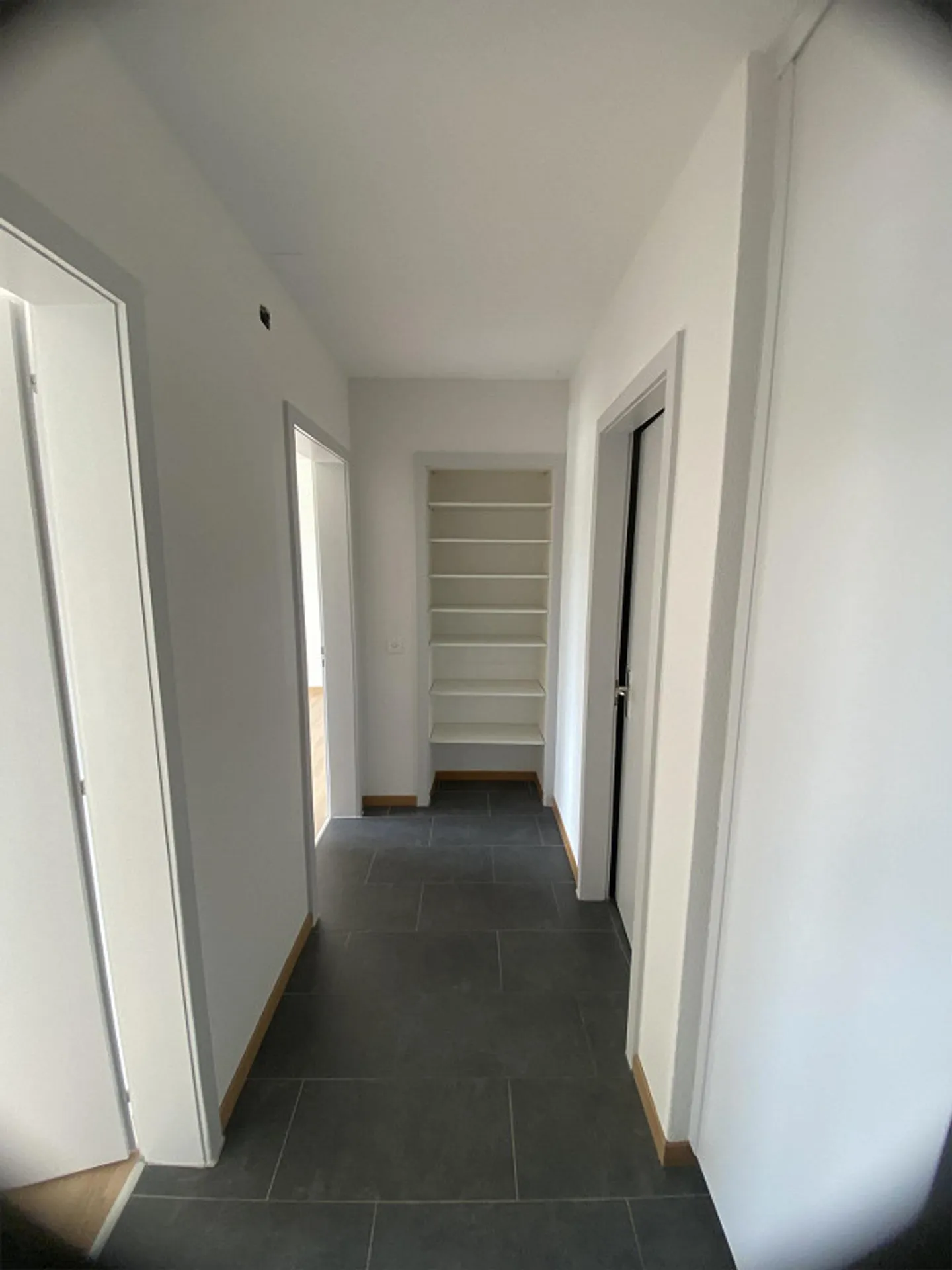 Frisch renovierte 4.5 Zimmerwohnung mit Balkon zu vermieten - Foto 16 von 16