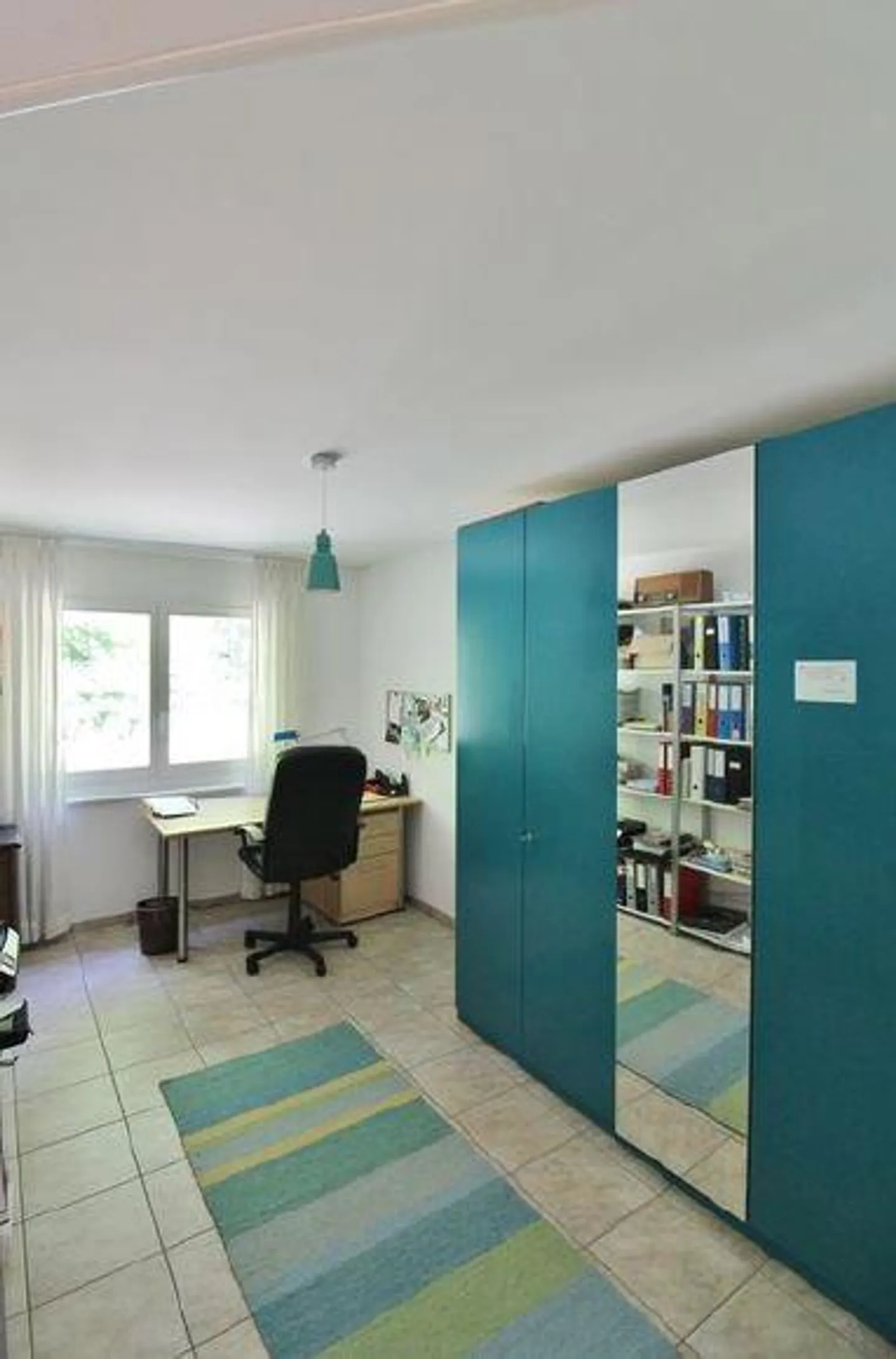 Tranquillo appartamento con giardino ad angolo di 4.5 locali con giardino d'inverno - Foto 13 di 16