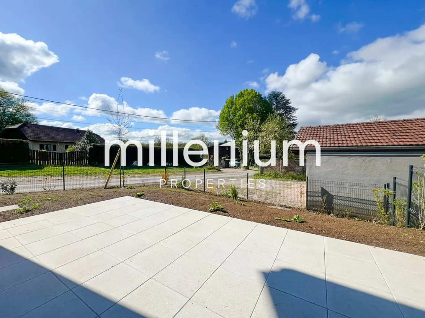 Neue Doppelhaushälfte mit Garten (FRANKREICH) - Foto 2 von 13