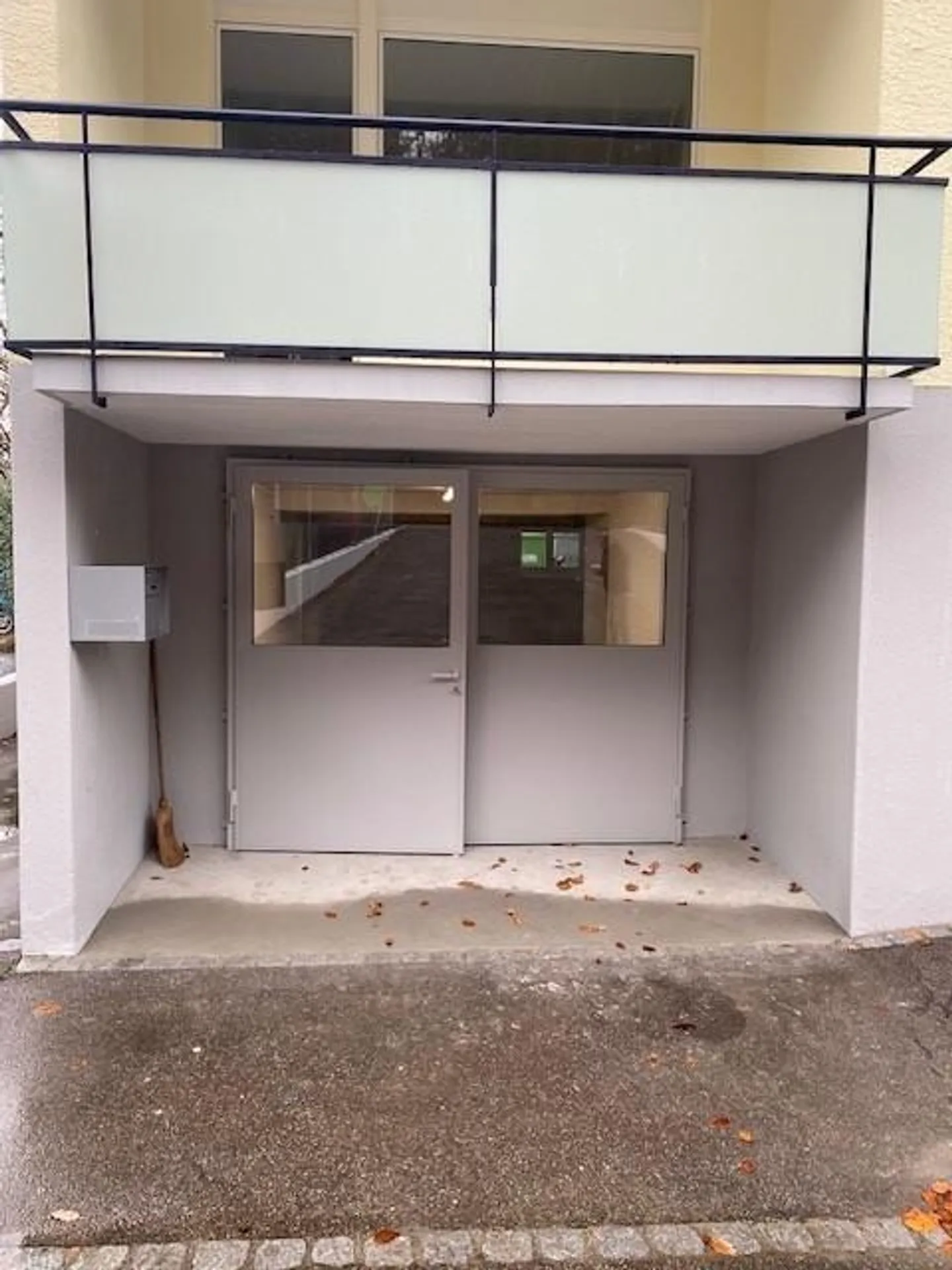 Renovated large commercial space with separate room in Effretikon - Photo 2 of 9