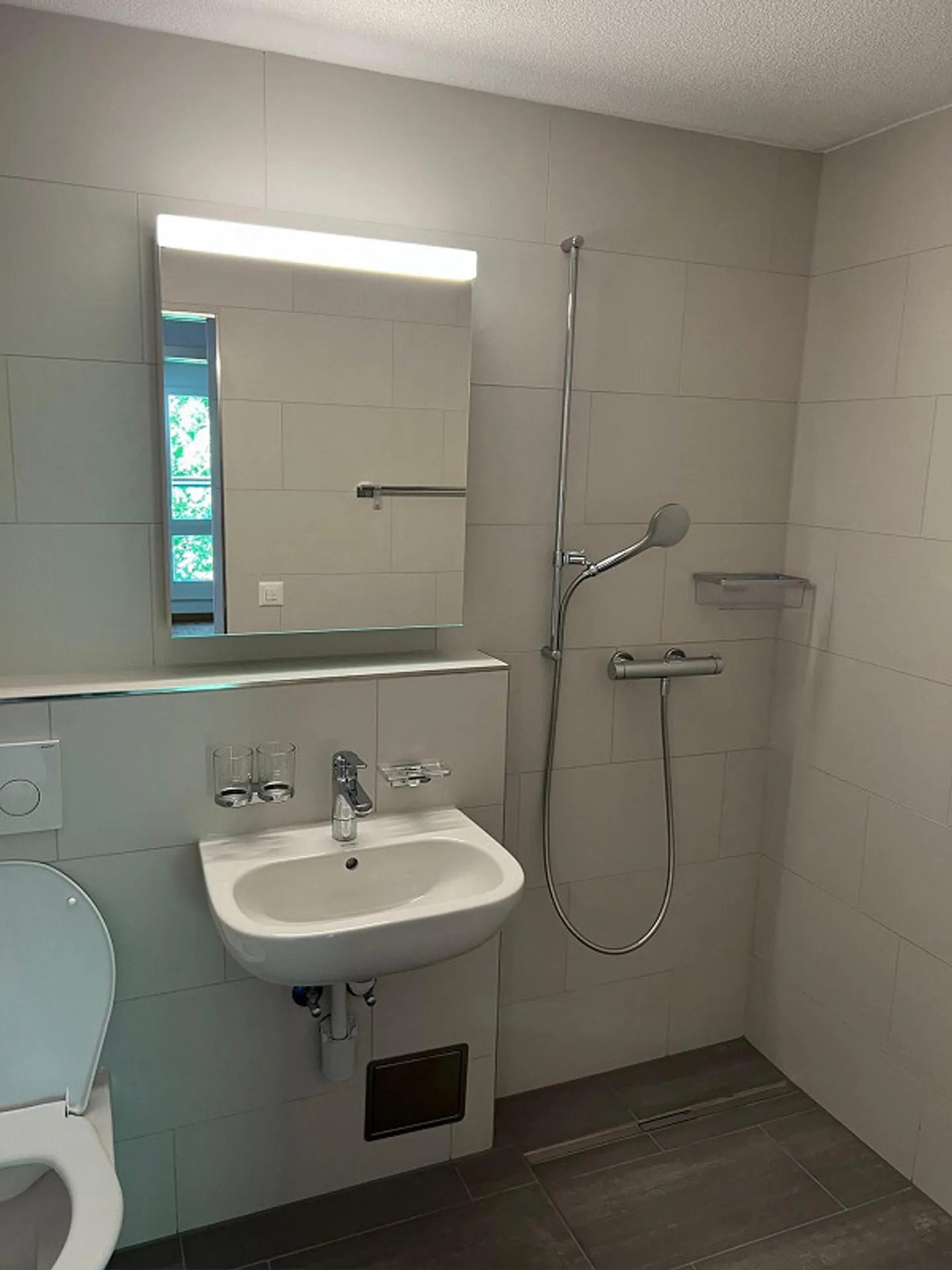 Appartamento appena ristrutturato con balcone/spazio giardino - Foto 6 di 10