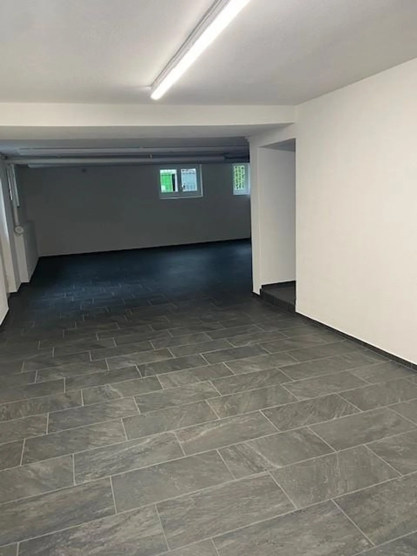 Renovated large commercial space with separate room in Effretikon - Photo 4 of 9