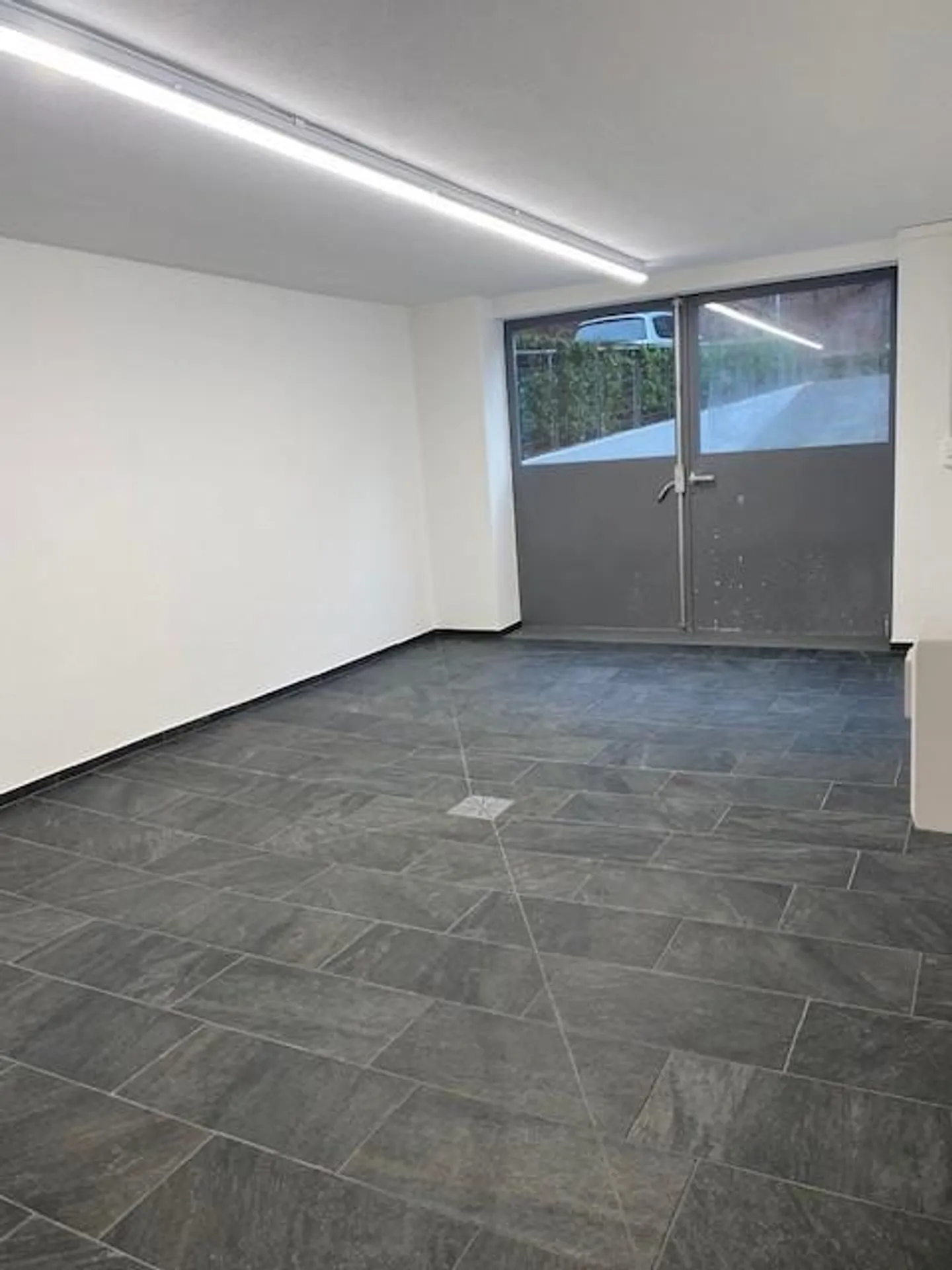 Renovated large commercial space with separate room in Effretikon - Photo 5 of 9
