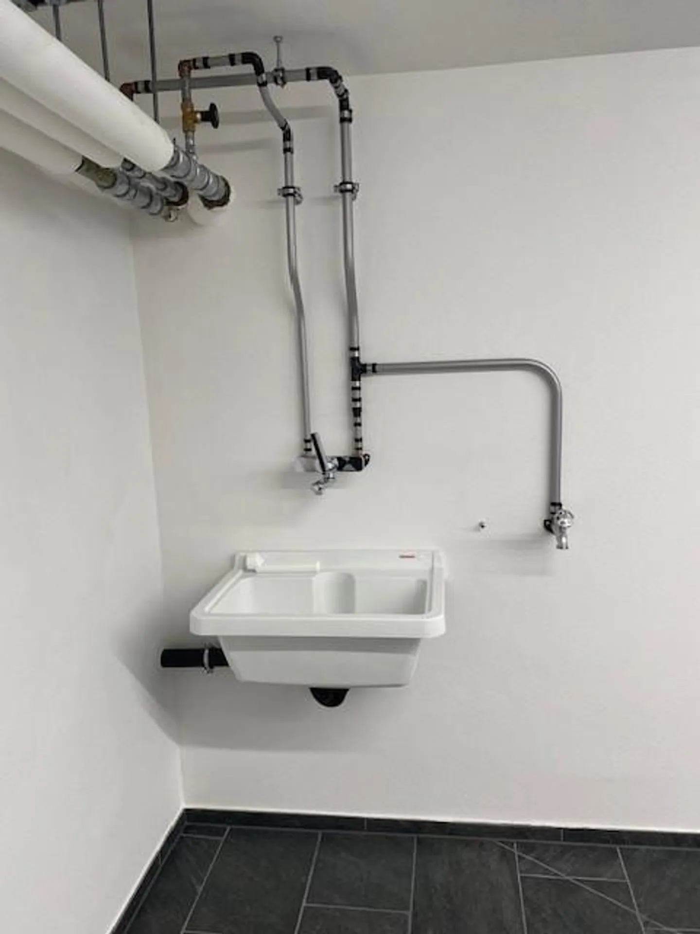 Renovated large commercial space with separate room in Effretikon - Photo 6 of 9