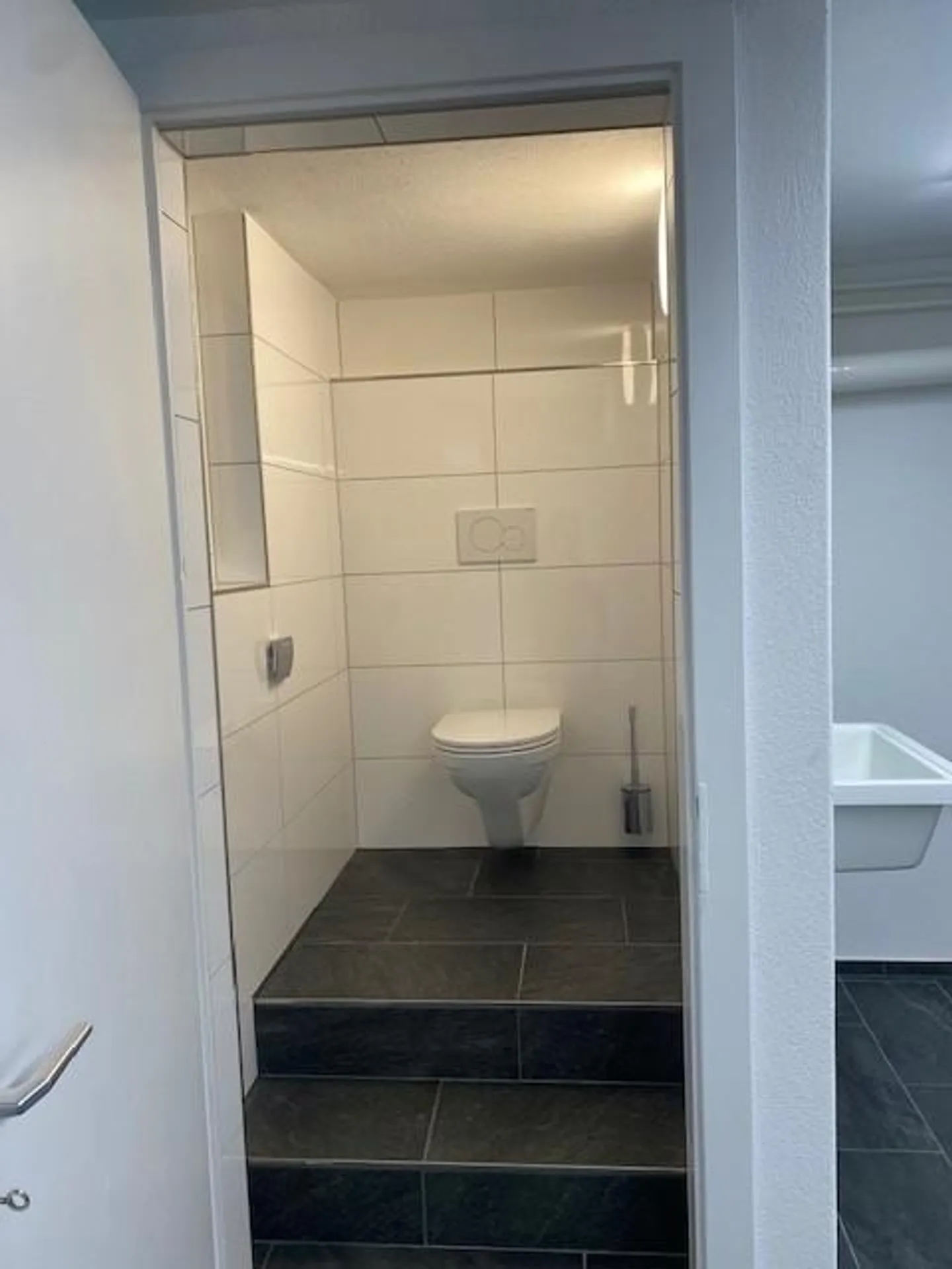 Renovated large commercial space with separate room in Effretikon - Photo 8 of 9