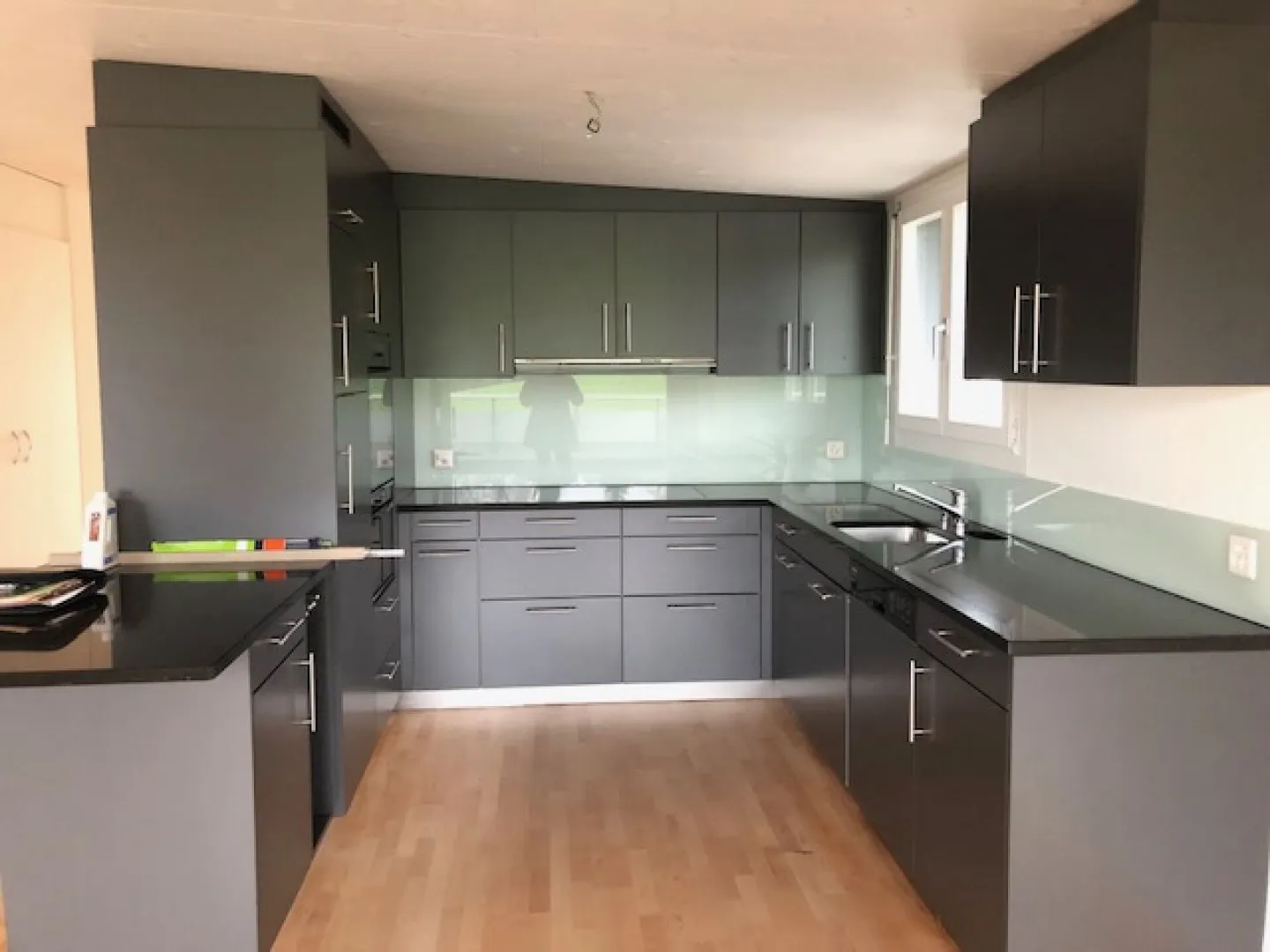 Bellissimo e luminoso appartamento attico di 4,5 locali con vista sul lago - Foto 1 di 8