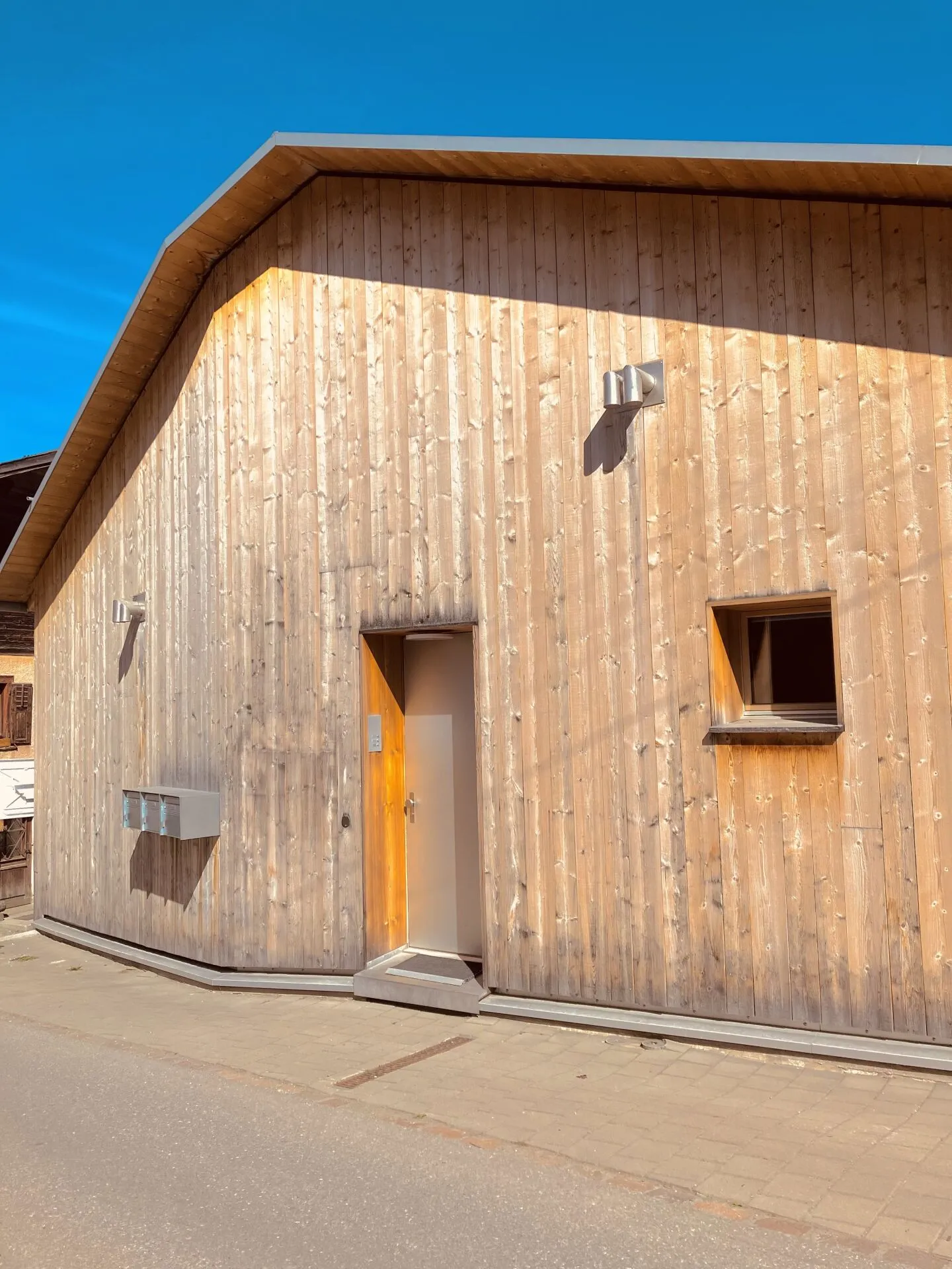 La casa trifamiliare un po' speciale - Foto 3 di 15