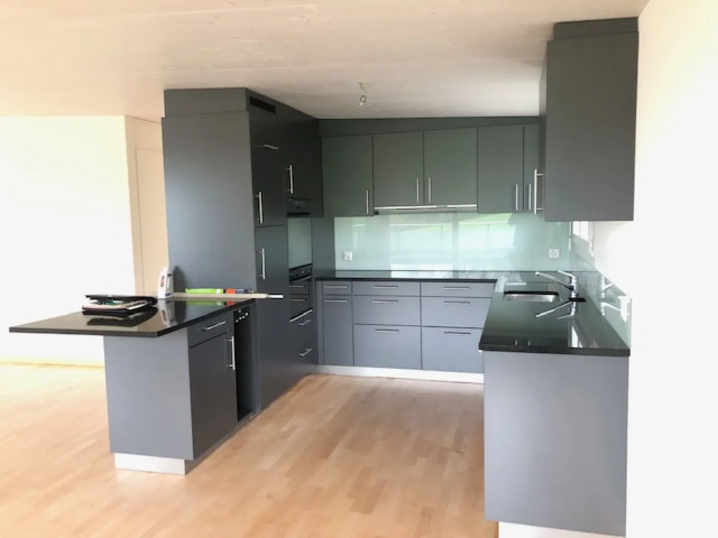 Bellissimo e luminoso appartamento attico di 4,5 locali con vista sul lago - Foto 3 di 8