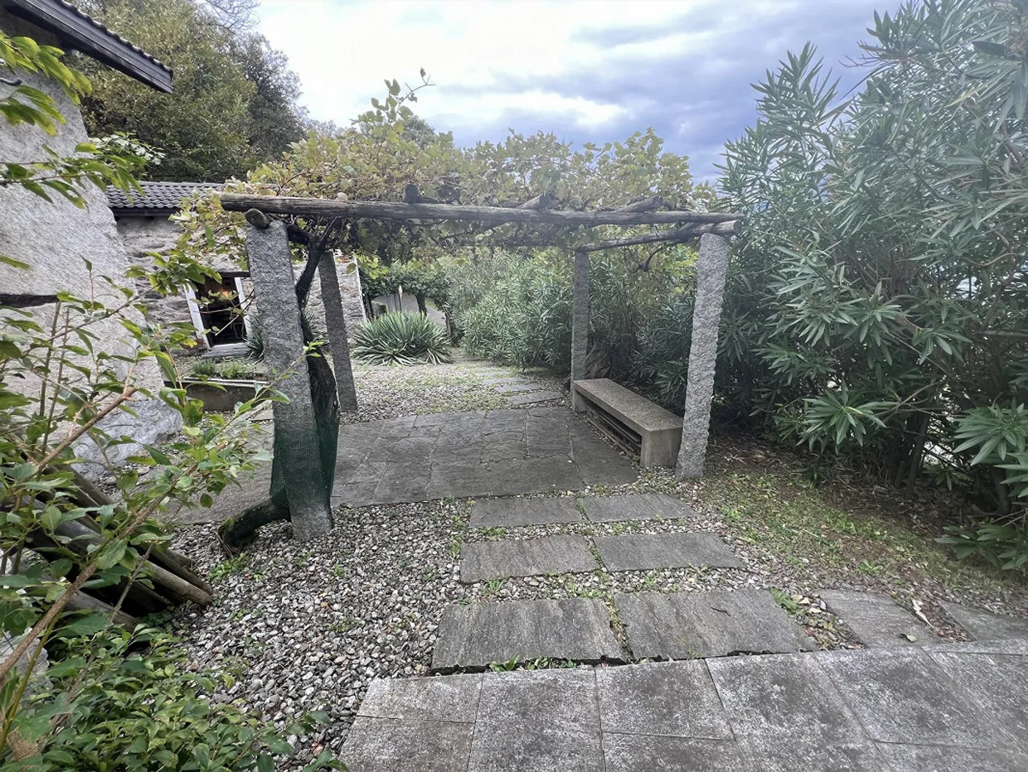Maison rustique de 3,5 pièces avec beaucoup de terrain à S. Antonino à vendre - Photo 3 sur 13
