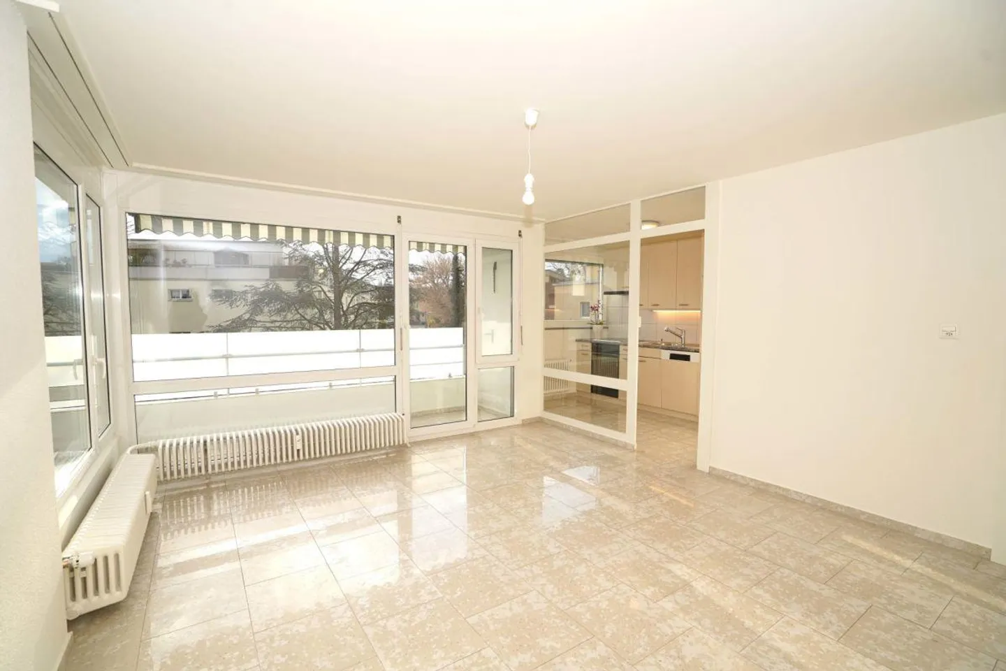 Very bright 2-room apartment in Allschwil - Photo 1 of 8