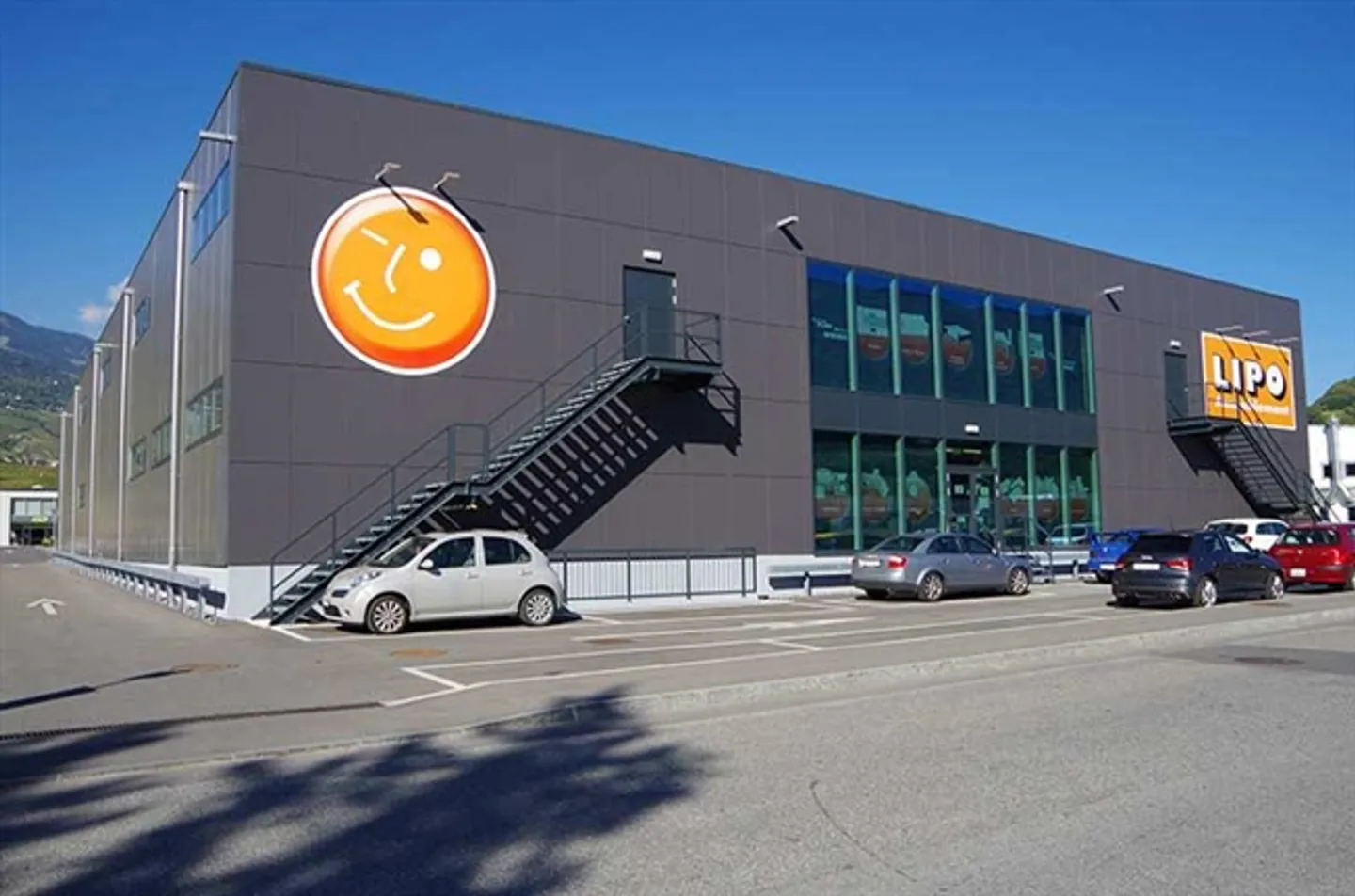 Opportunità straordinaria 6000 m² di spazio commerciale nel cuore di un'area dinamica - Foto 1 di 9