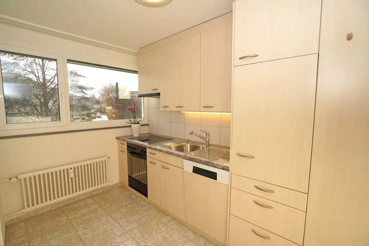 Very bright 2-room apartment in Allschwil - Photo 3 of 8