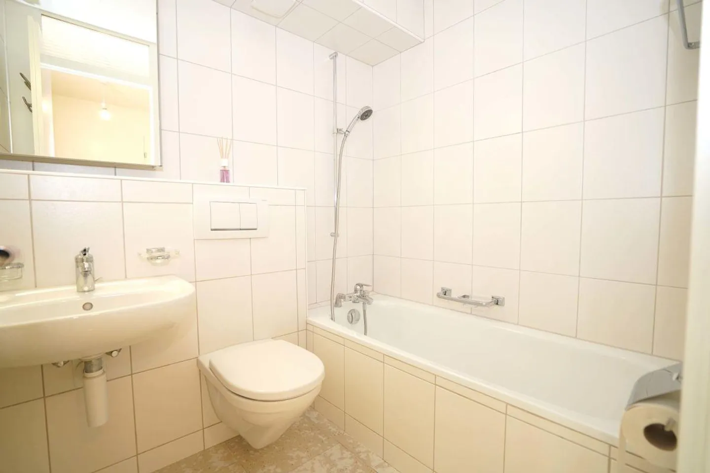 Very bright 2-room apartment in Allschwil - Photo 6 of 8