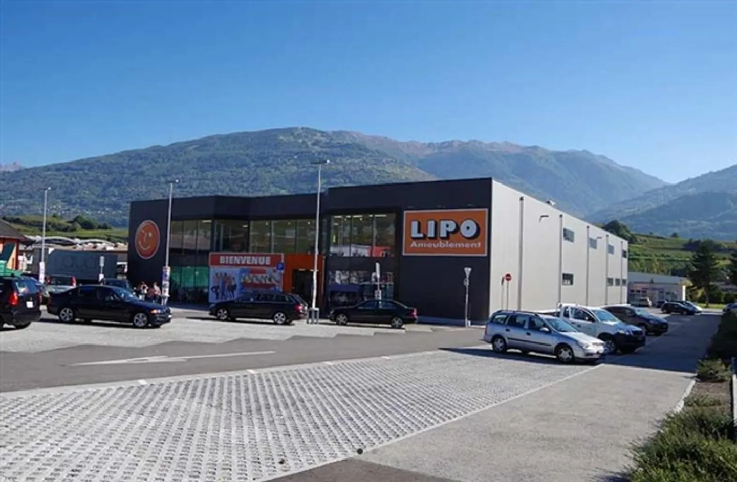 Opportunità straordinaria 6000 m² di spazio commerciale nel cuore di un'area dinamica - Foto 2 di 9