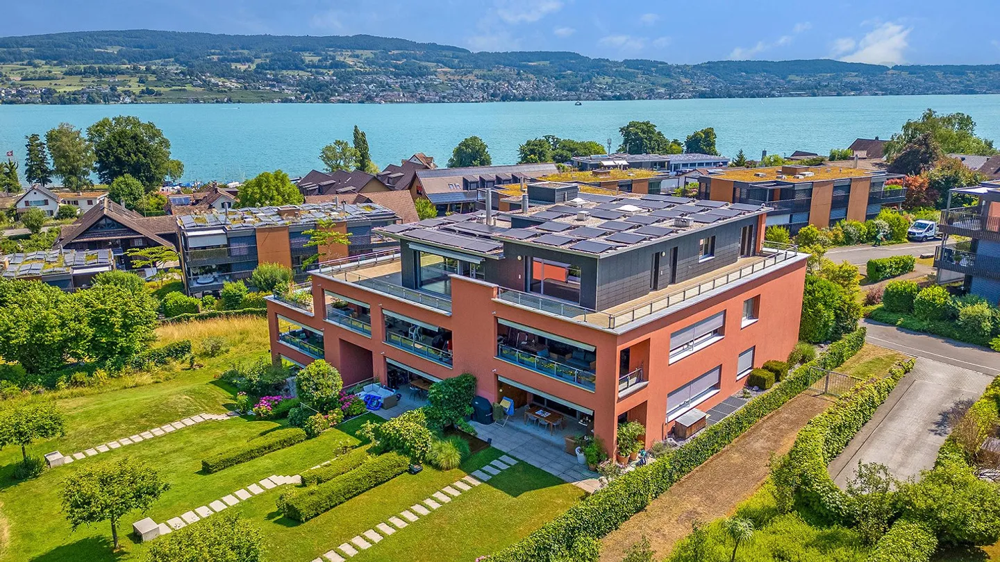Tanto spazio, una grande terrazza e una bellissima vista sul lago - Foto 3 di 4