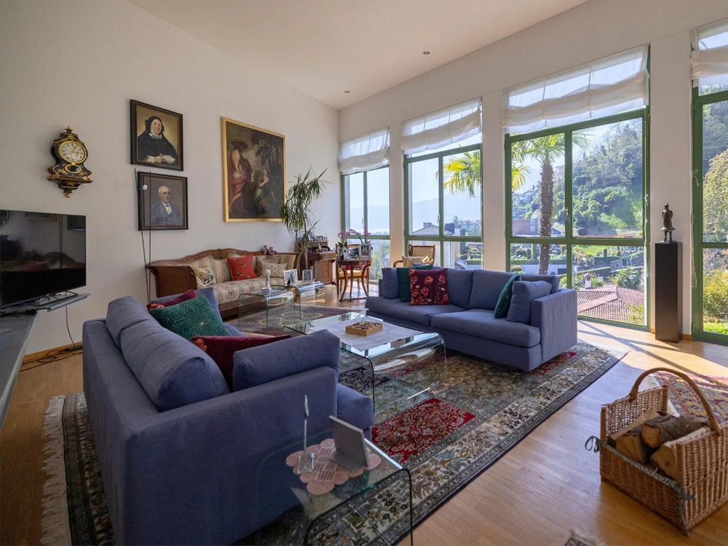 NEW PRICE, PRIVACY AND CLASS - Photo 2 of 13