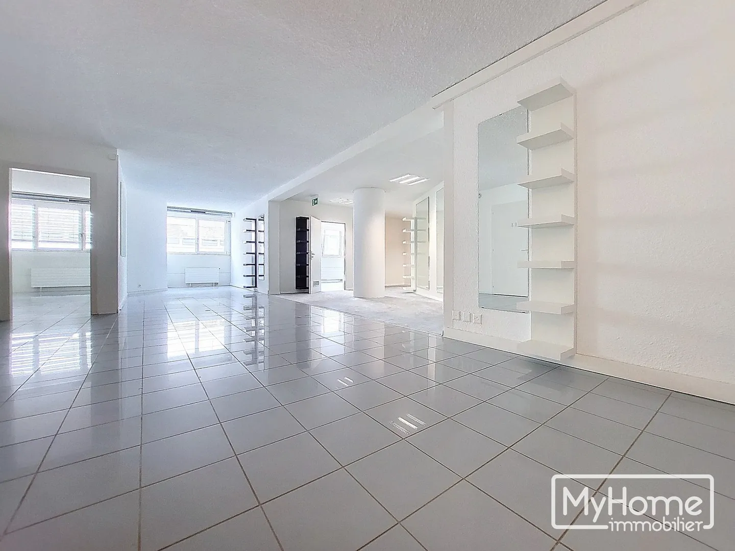 Superbe 346 m² große Gewerbefläche - Foto 3 von 4