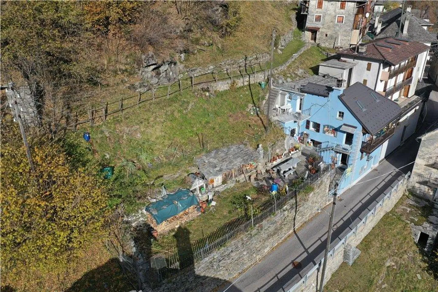 Casa con tre appartamenti - Foto 9 di 13