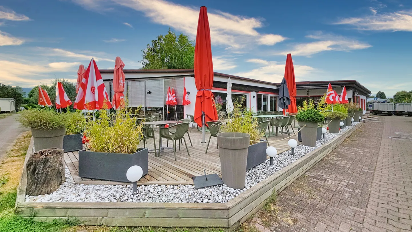 Opportunité de restaurant au bord du lac - Photo 3 sur 17