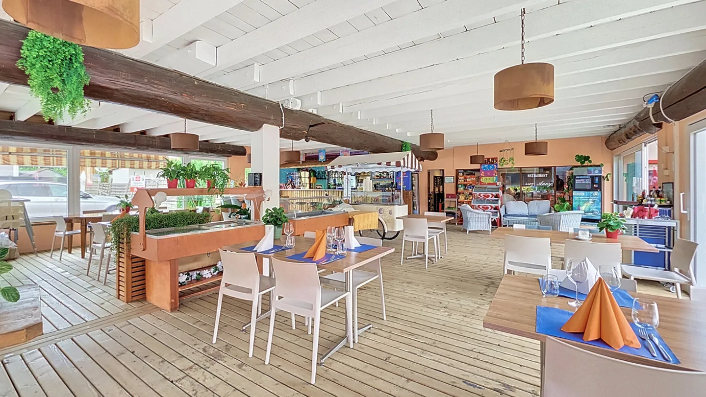 Opportunité de restaurant au bord du lac - Photo 8 sur 17