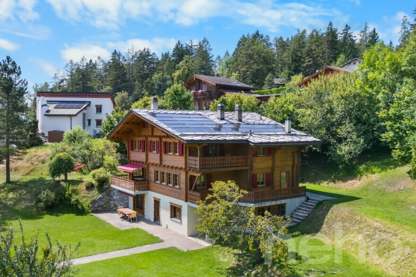 Chalet di prestigio a Crans-Montana con appartamento indipendente - Foto 2 di 12