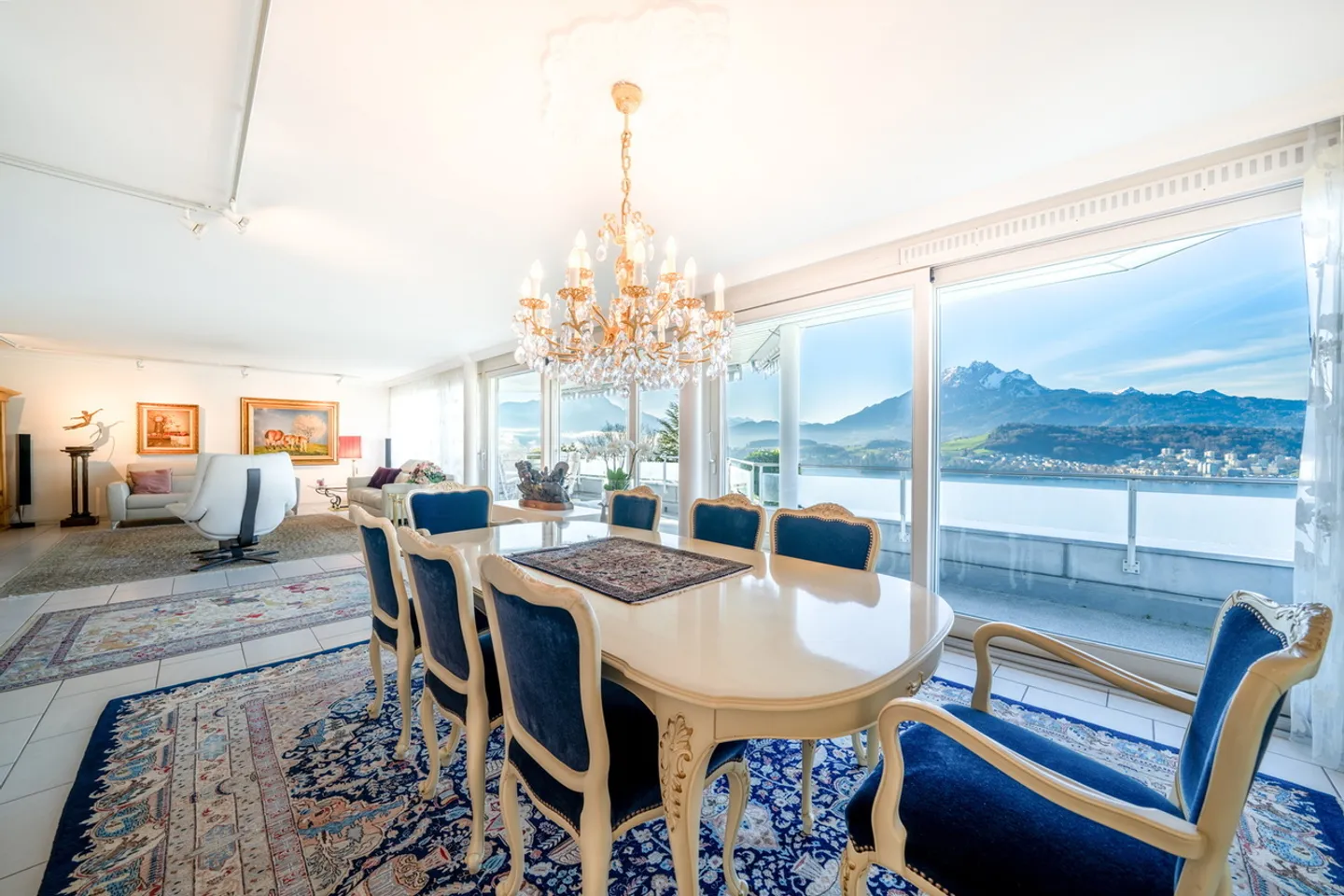 Au-dessus de la ville, au cœur de la vie - Photo 2 sur 4