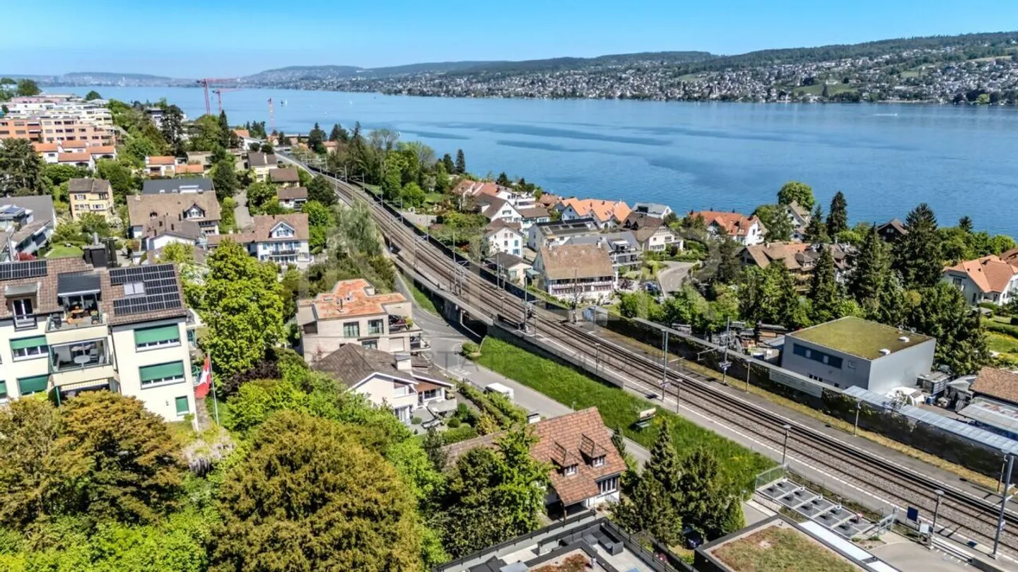 Stilvolles freistehendes Haus mit Seesicht - Foto 2 von 30