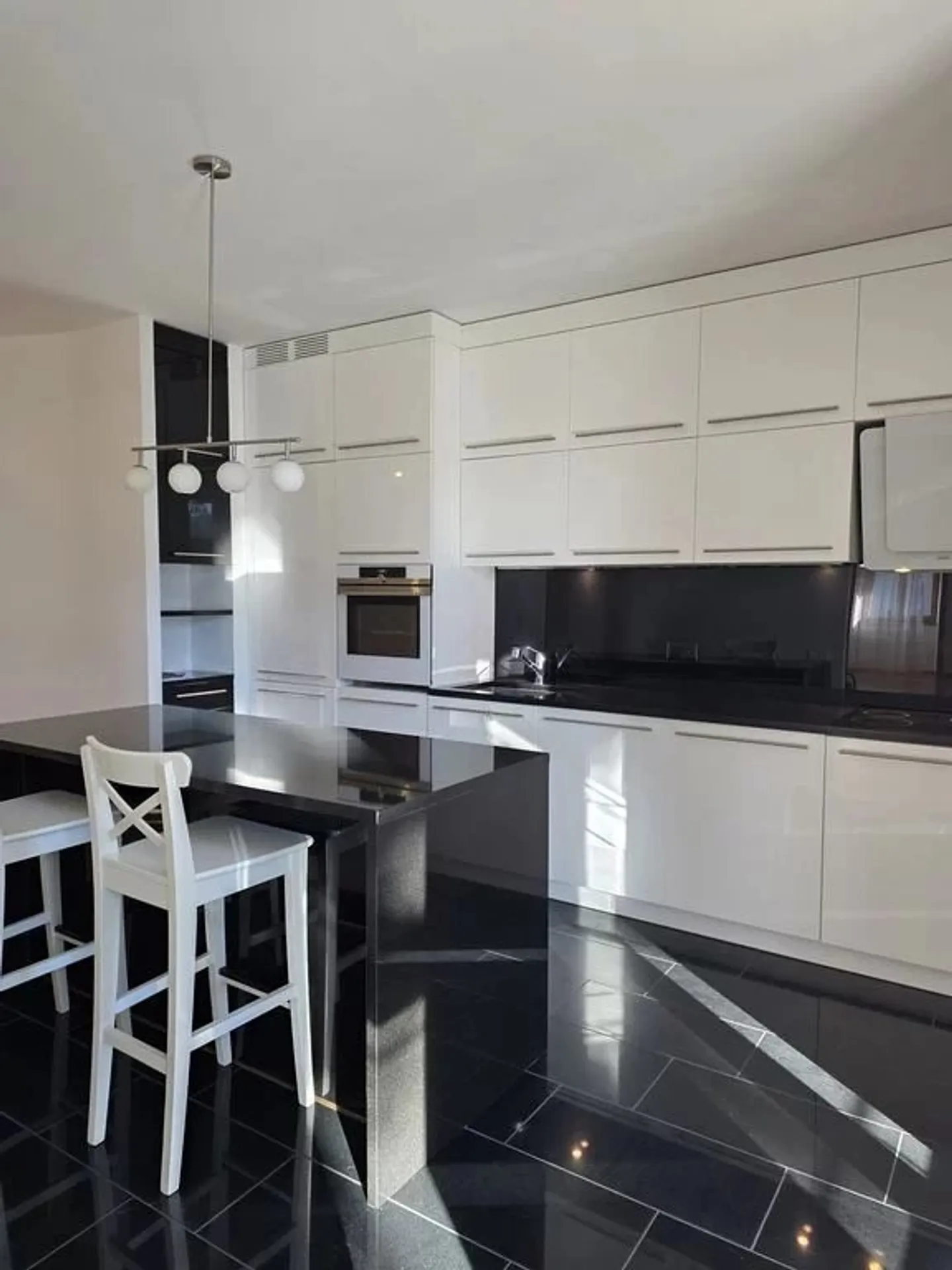 4.5 Room Apartment - Photo 1 of 8