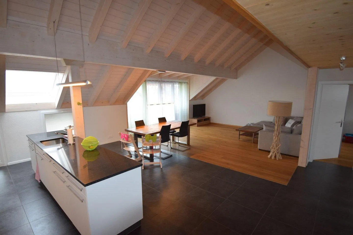 Charming attic apartment with beautiful views - Photo 3 of 11