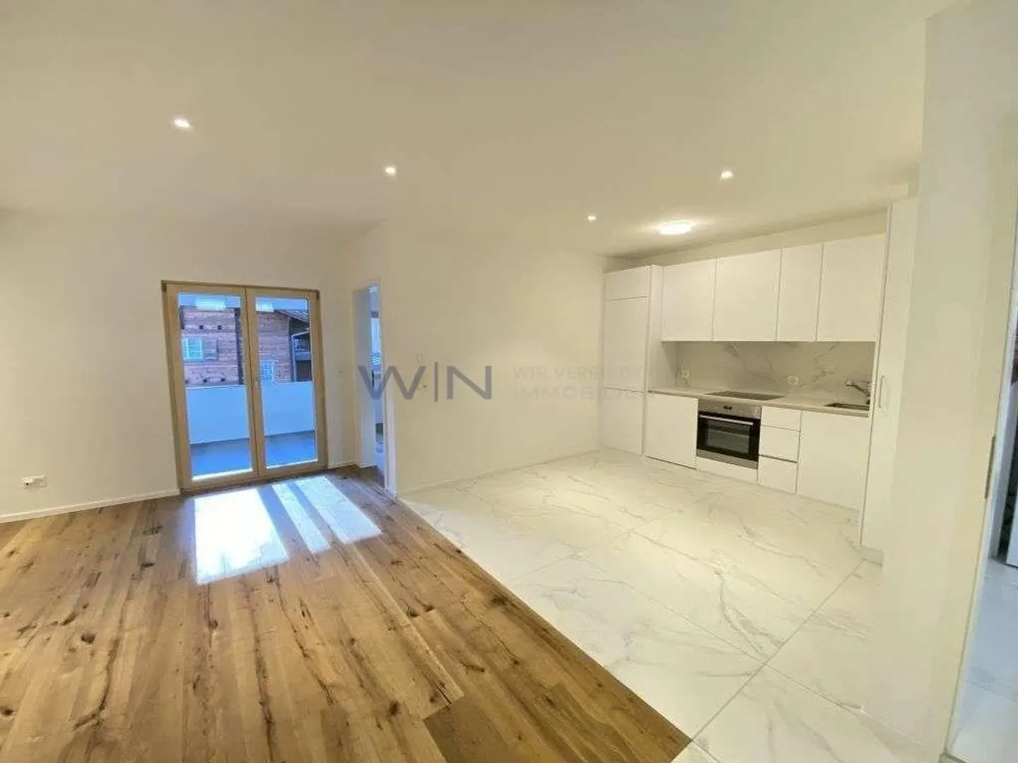 Alpine Glamour: 2.5 Rooms in First Occupancy - Photo 2 of 6