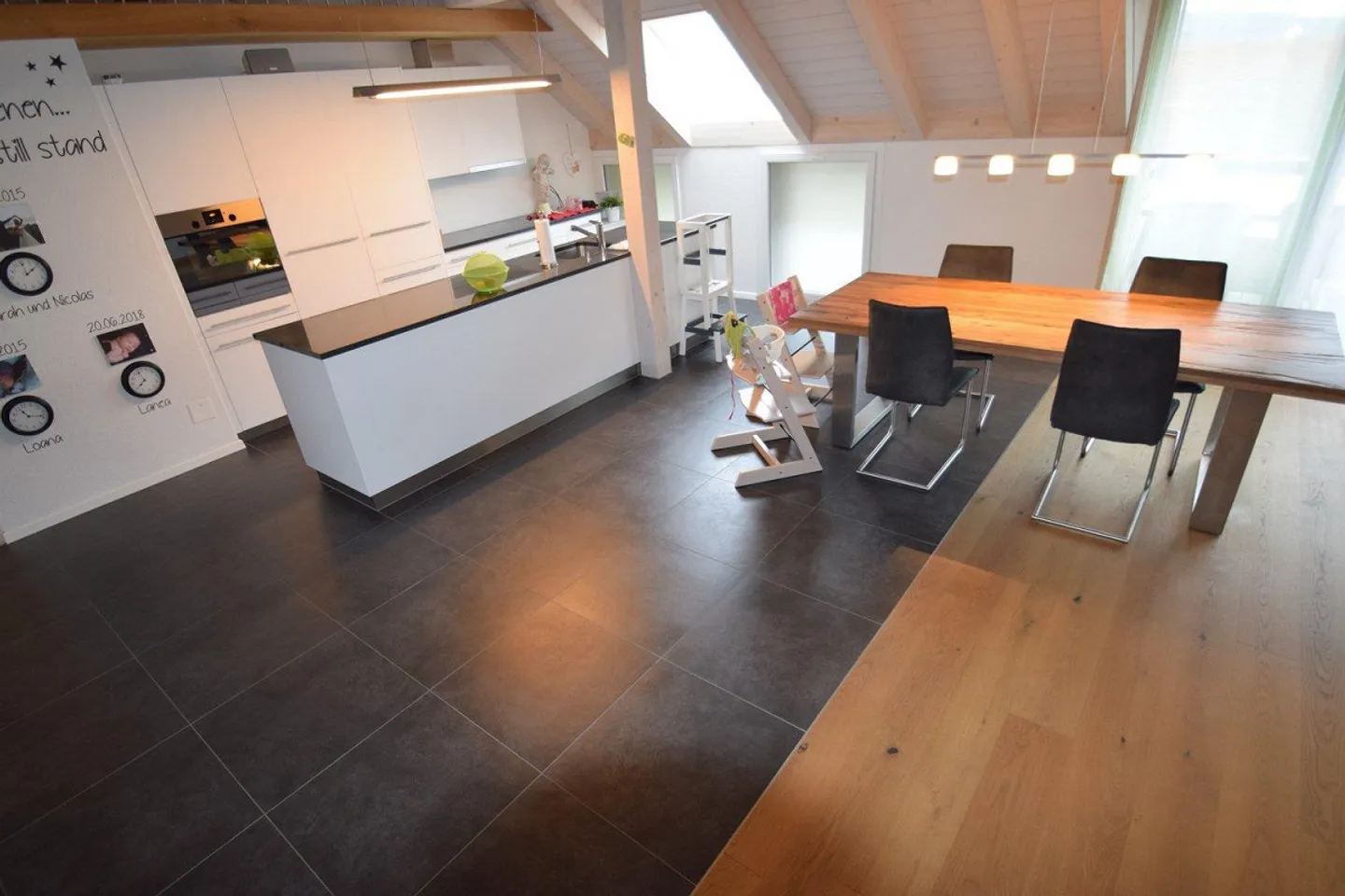 Charming attic apartment with beautiful views - Photo 4 of 11