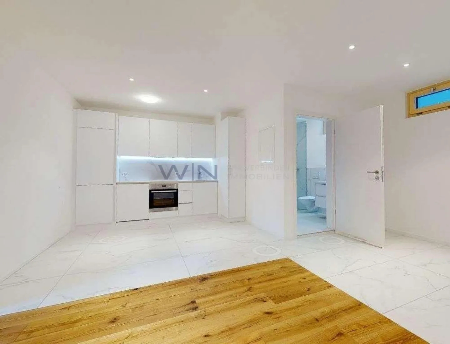 Alpine Glamour: 2.5 Rooms in First Occupancy - Photo 3 of 6