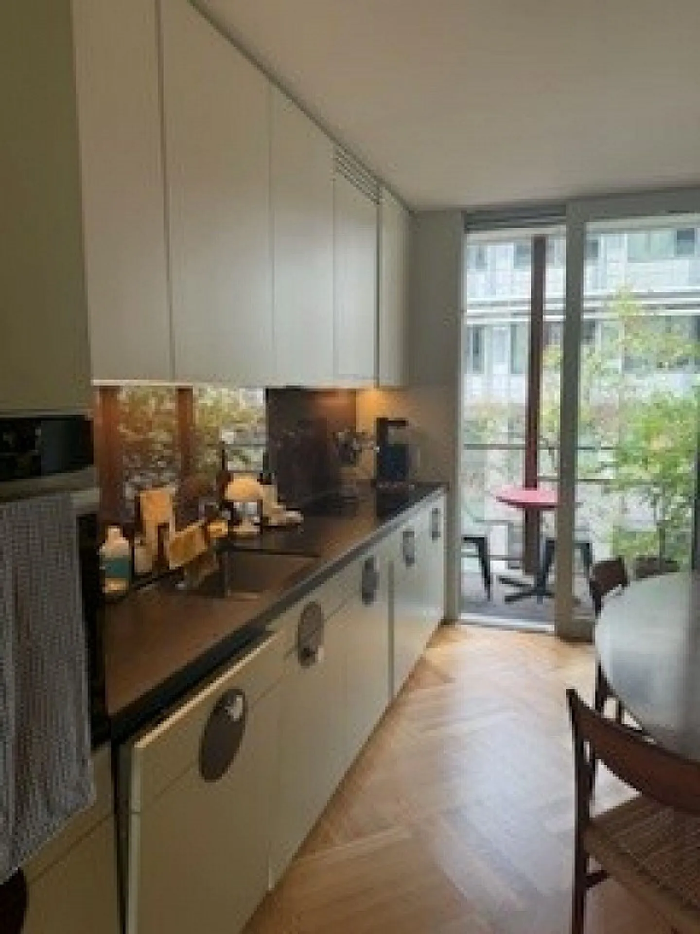 Spacious 3.5-room apartment D61_203 in retro style directly at Zurich main station - Photo 2 of 5