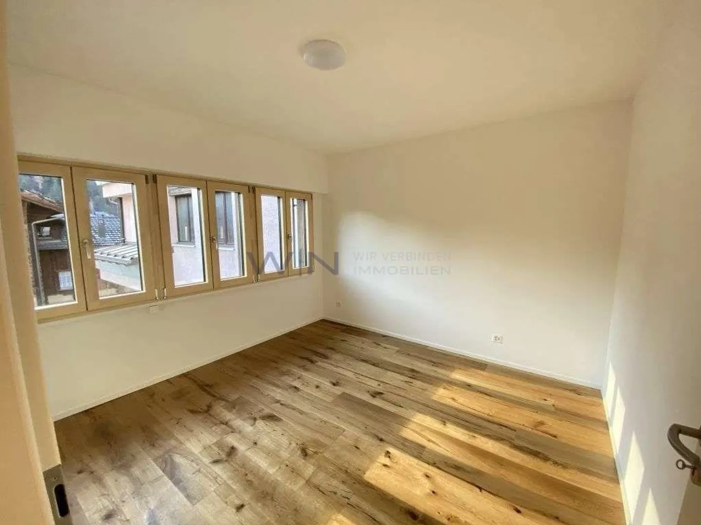 Alpine Glamour: 2.5 Rooms in First Occupancy - Photo 4 of 6
