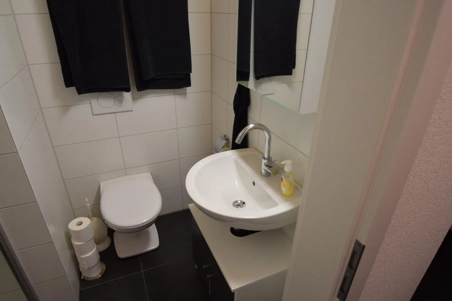 Charming attic apartment with beautiful views - Photo 10 of 11