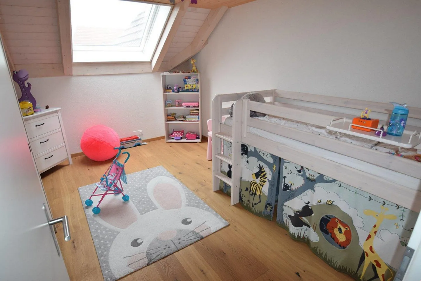 Charming attic apartment with beautiful views - Photo 7 of 11