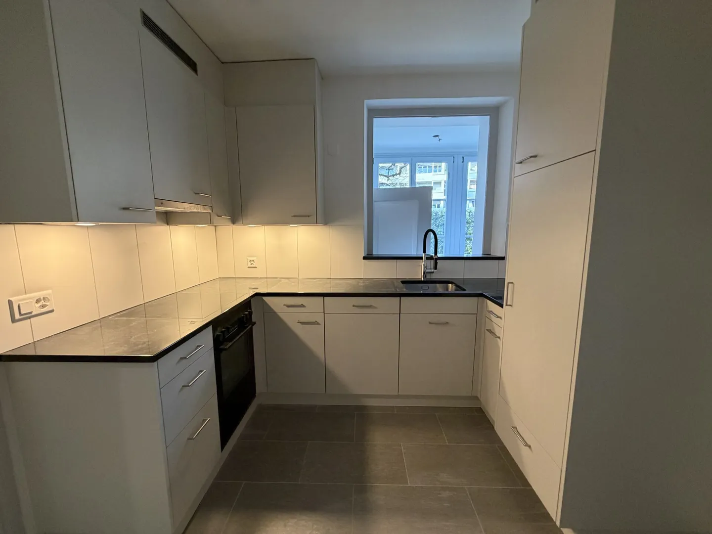 Renovated old apartment in the heart of Bern - Photo 2 of 10