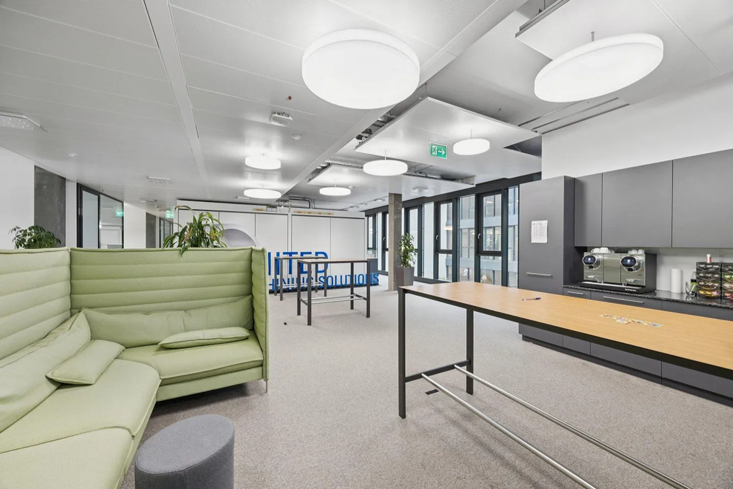 Attractive office space for rent - Photo 2 of 5